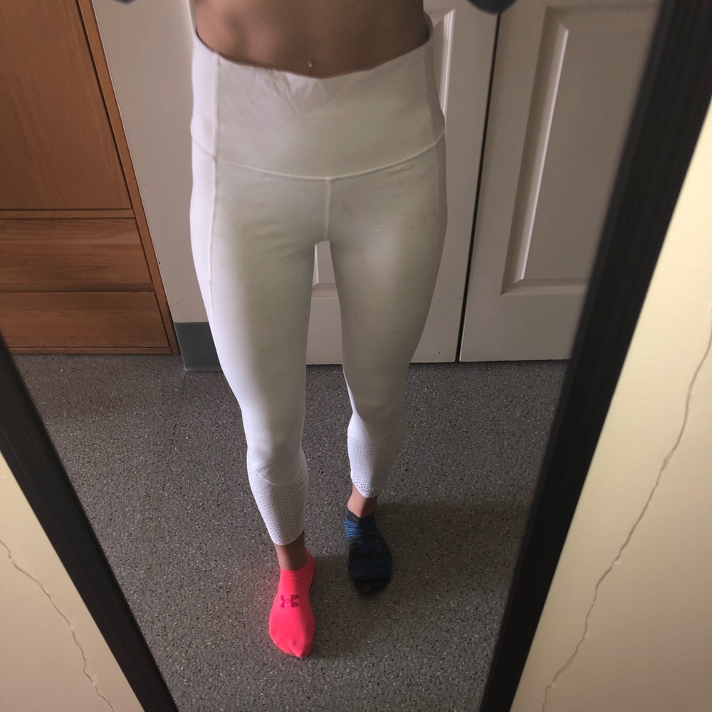 White Lululemon leggings